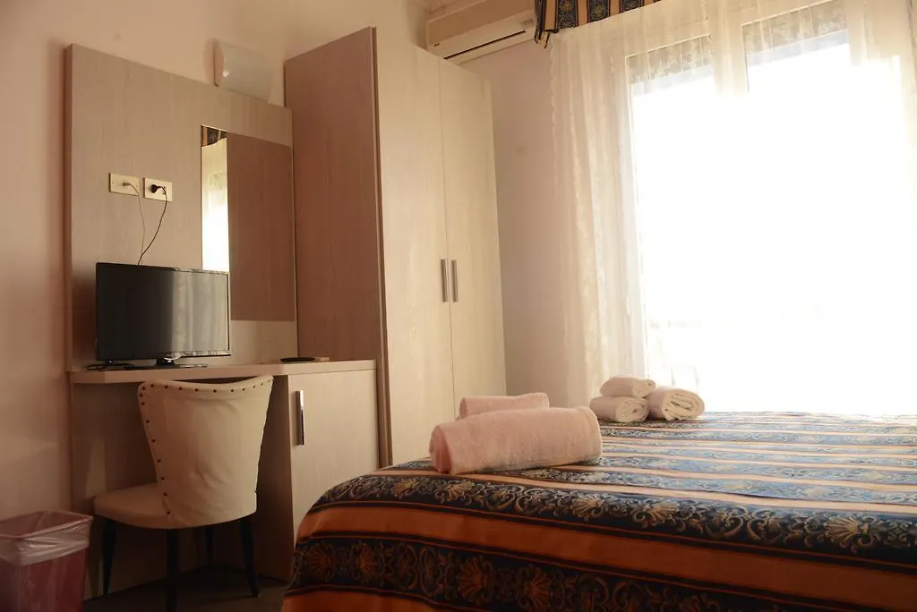 Hotel Vergilius Riccione 3*,  Włochy